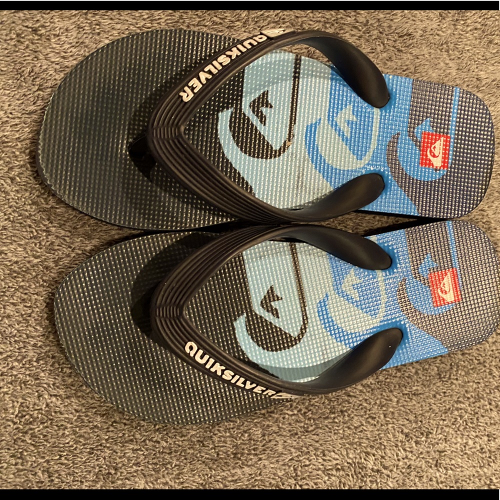 Kids navy Quiksilver flip flops